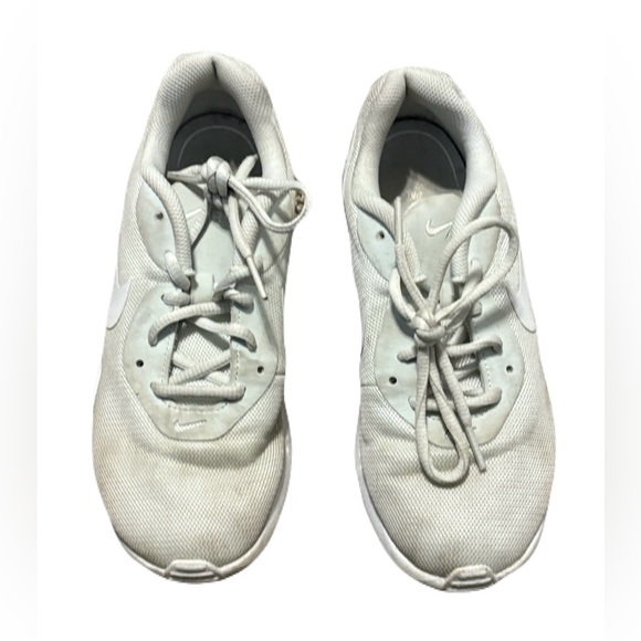 (Nike) Air Max Oketo Light Blue Running Sneakers: Size Women 7 or Men 5 - Picture 1 of 6